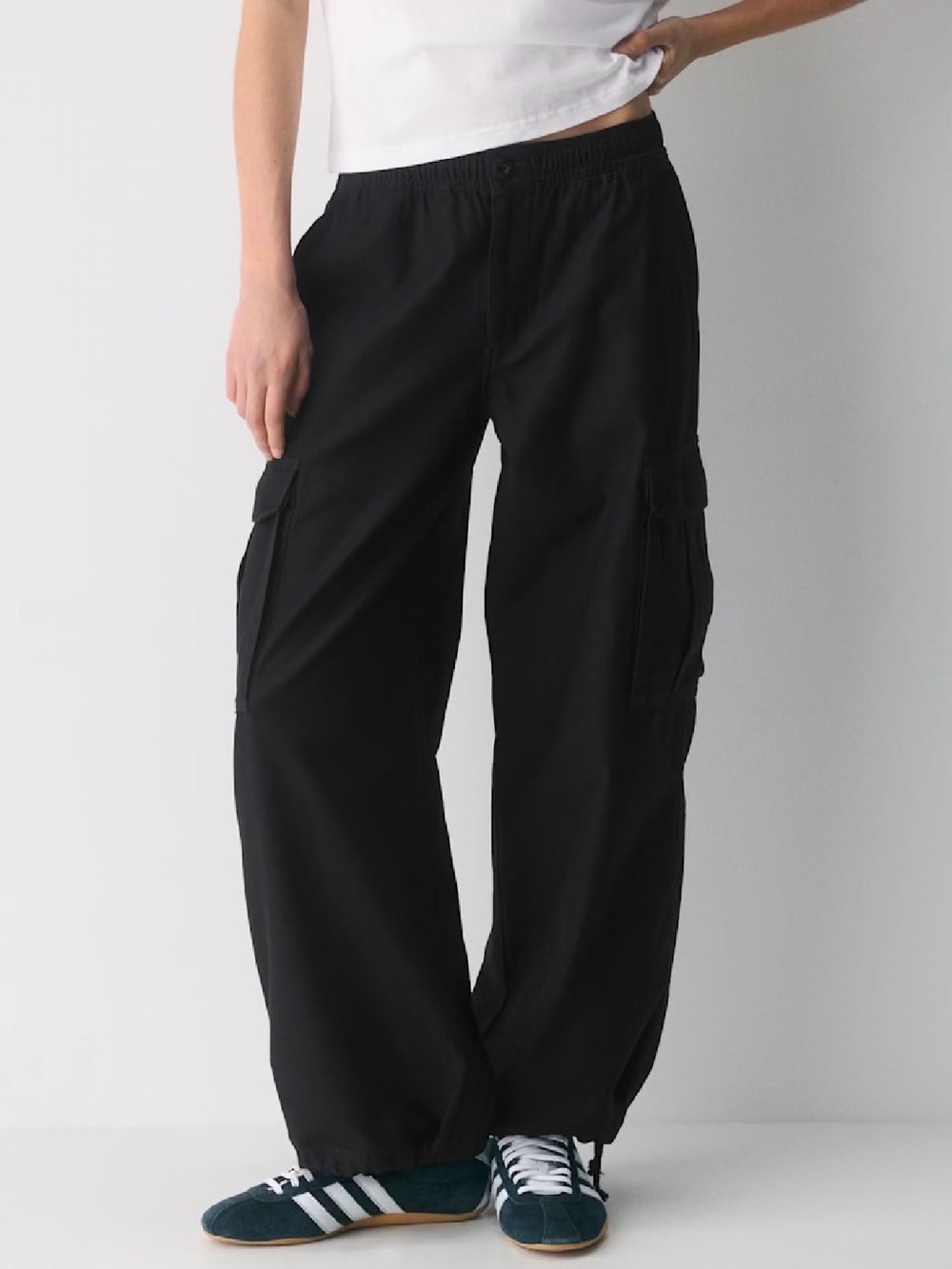 TNA Aritzia Strobel Cargo Pant, 00 runs big